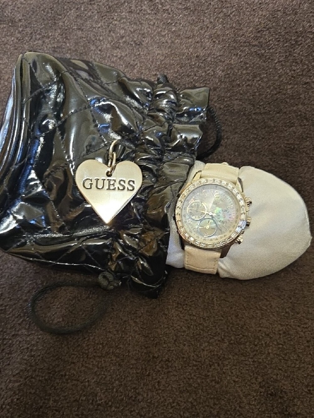 GUESS Lady B Crystal Chronograph Watch W0017L1 - Mint Condition Vintage 2011